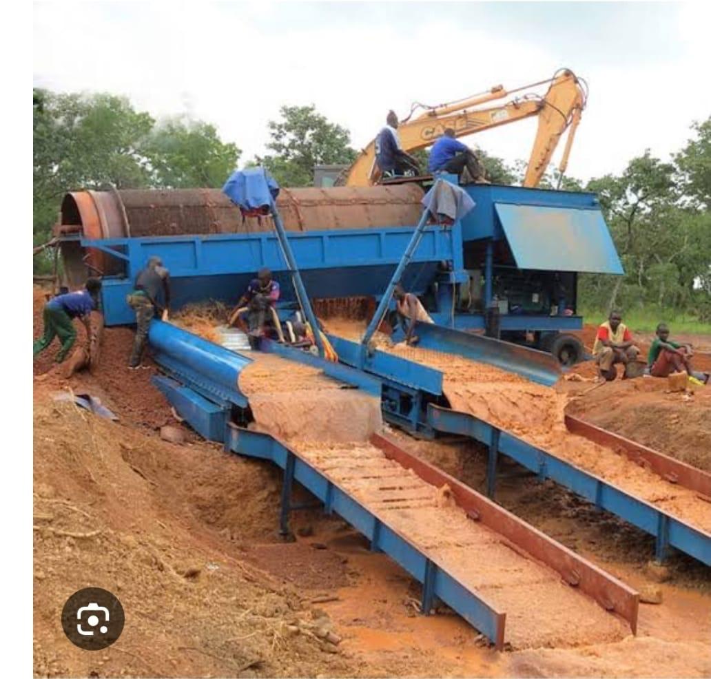 Tazama trommel wash plant and excavator working an active mining site